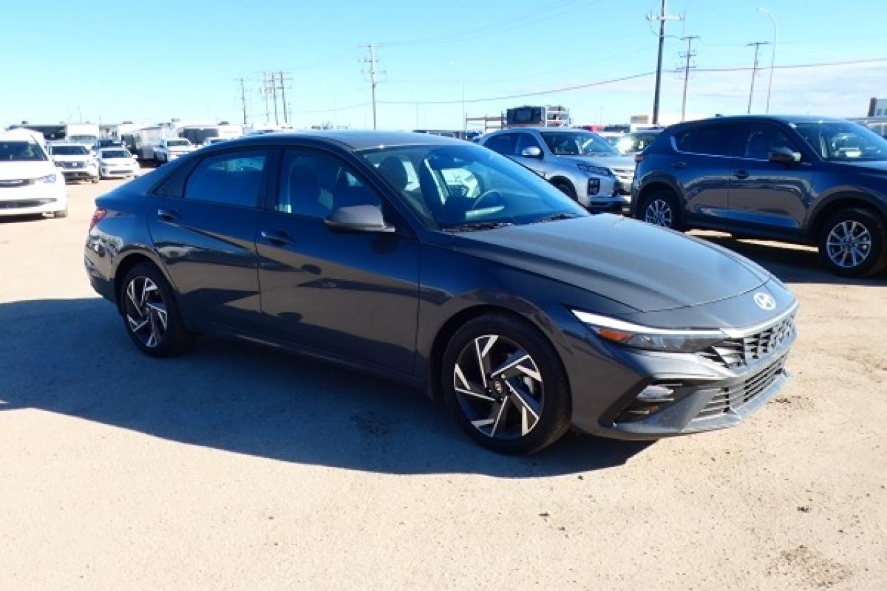 2024 Hyundai Elantra Preferred IVT w/Tech Pkg, Htd cloth, S/R, NAV, BUC - Photo #4