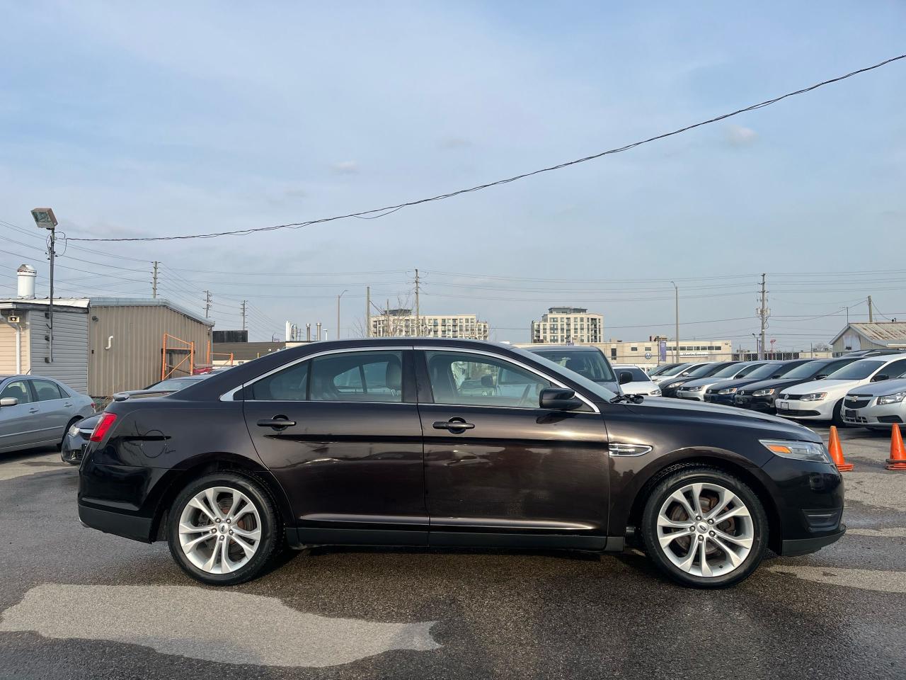 2013 Ford Taurus SEL Photo3