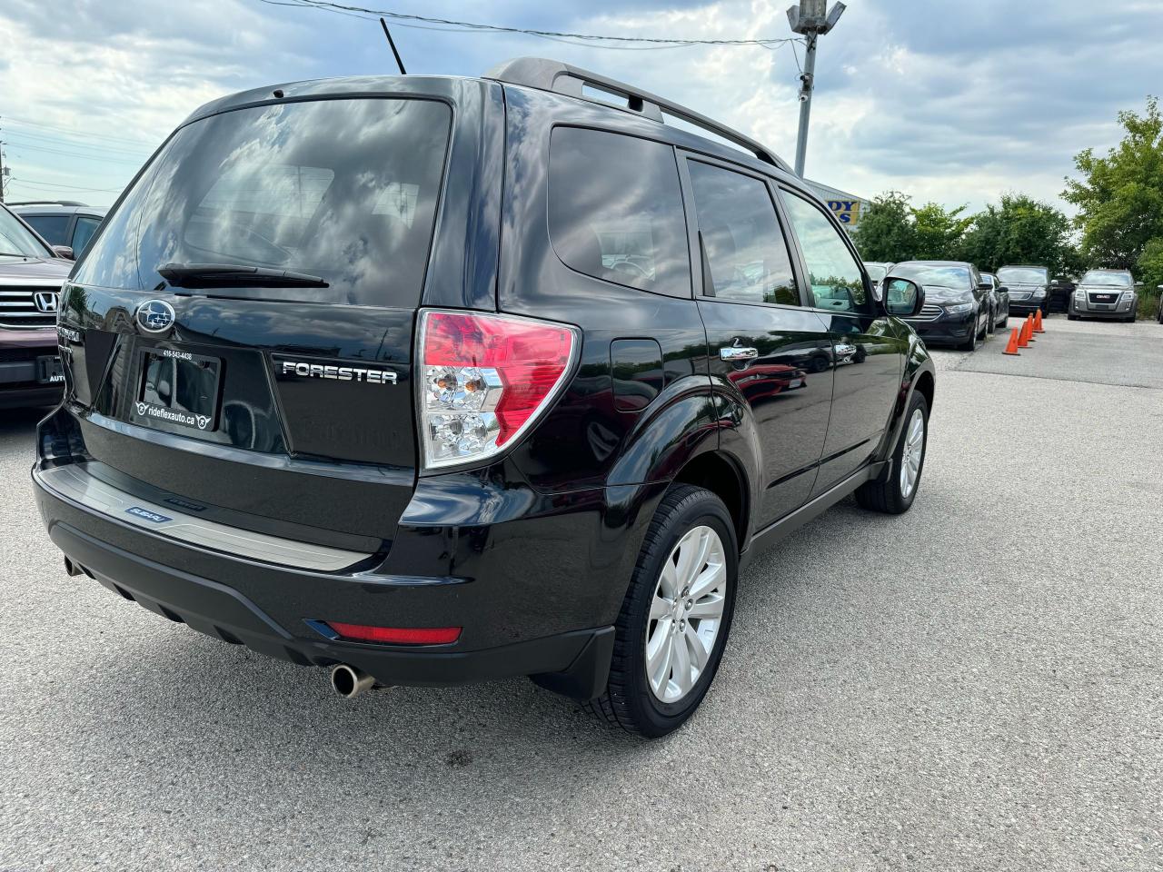 2011 Subaru Forester X Limited Photo4