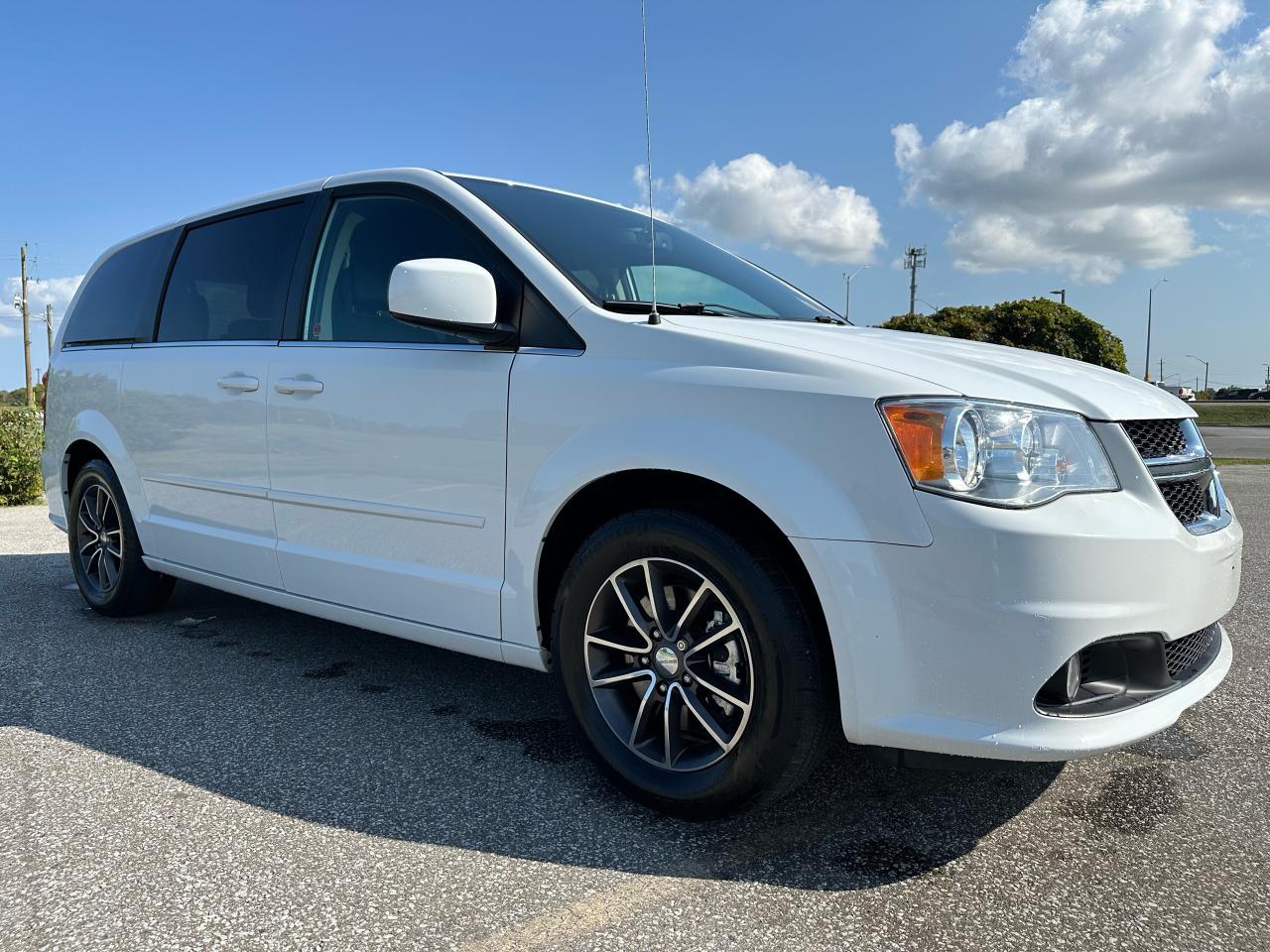 2017 Dodge Grand Caravan SXT Premium Plus - Photo #7