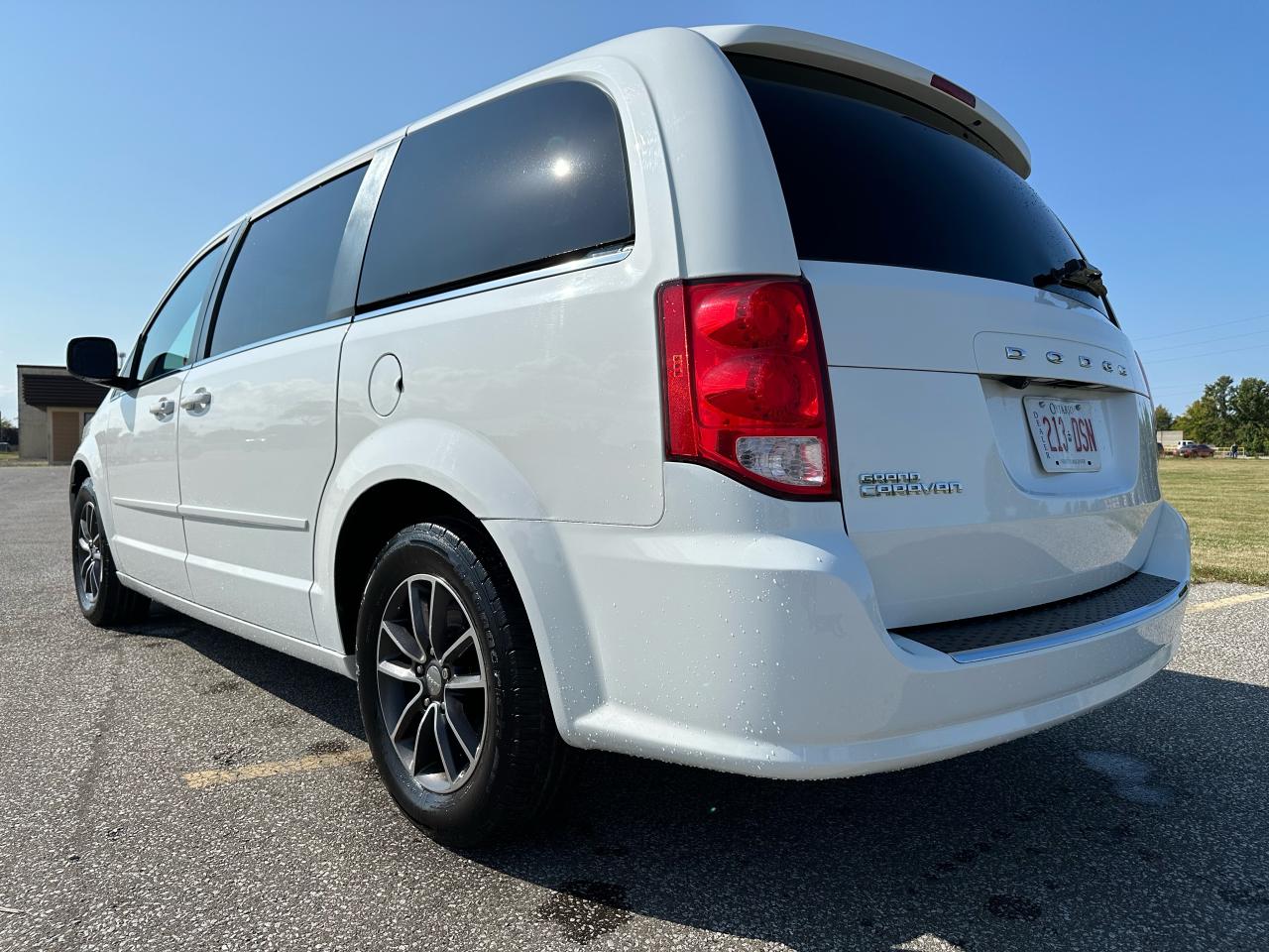 2017 Dodge Grand Caravan SXT Premium Plus - Photo #3