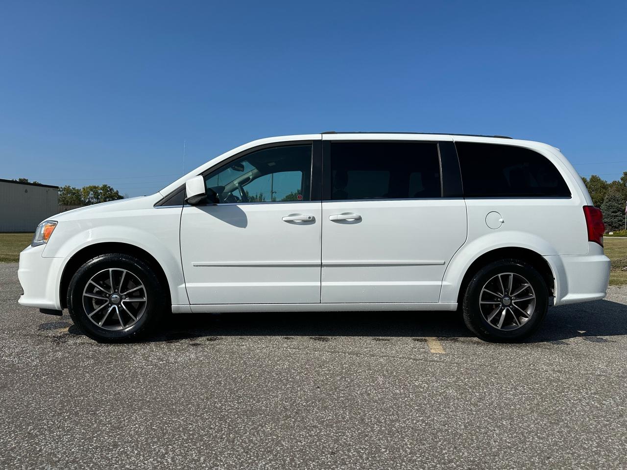 2017 Dodge Grand Caravan SXT Premium Plus - Photo #2