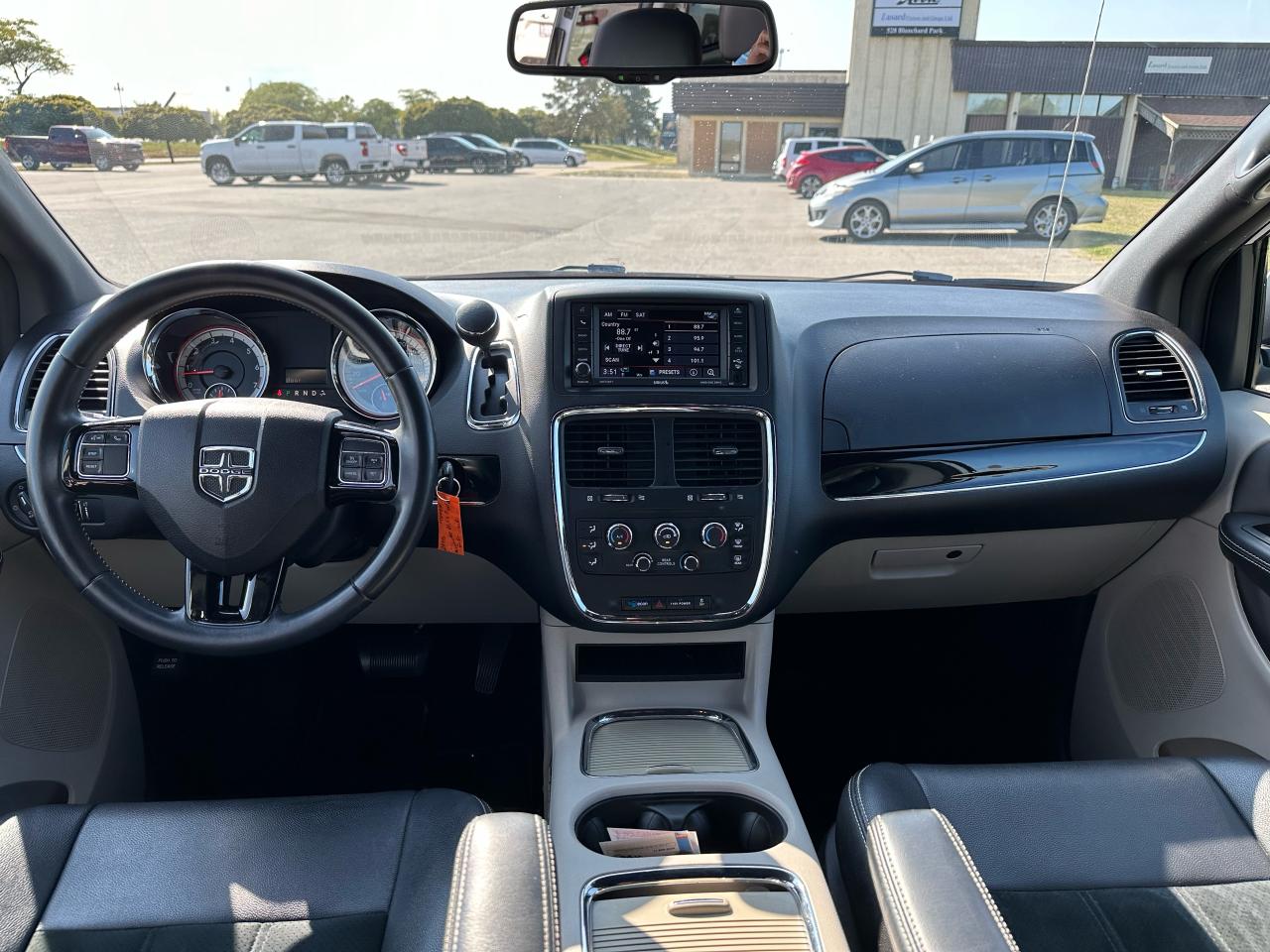 2017 Dodge Grand Caravan SXT Premium Plus - Photo #12