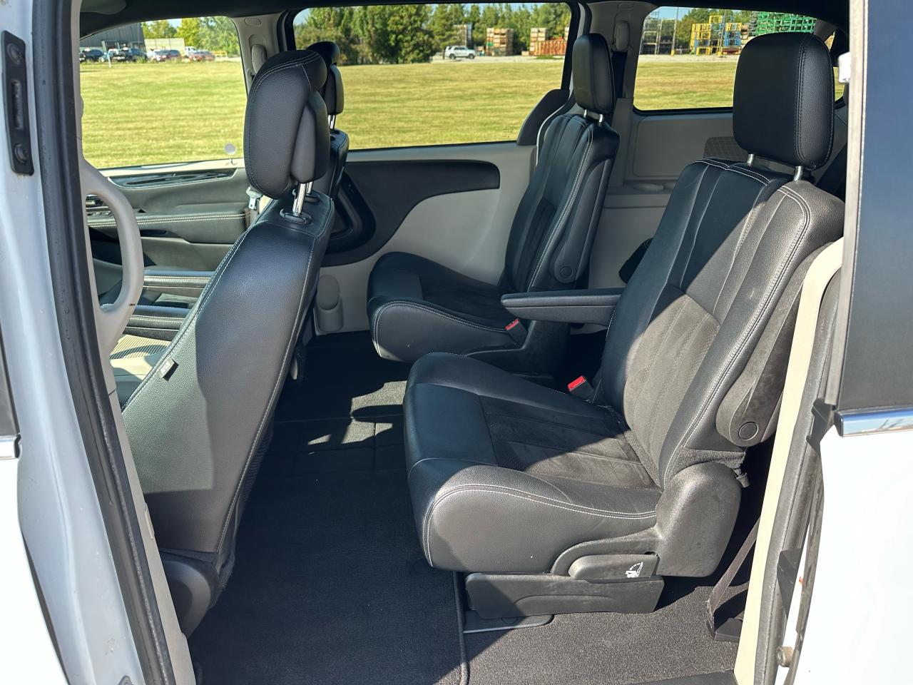 2017 Dodge Grand Caravan SXT Premium Plus - Photo #10