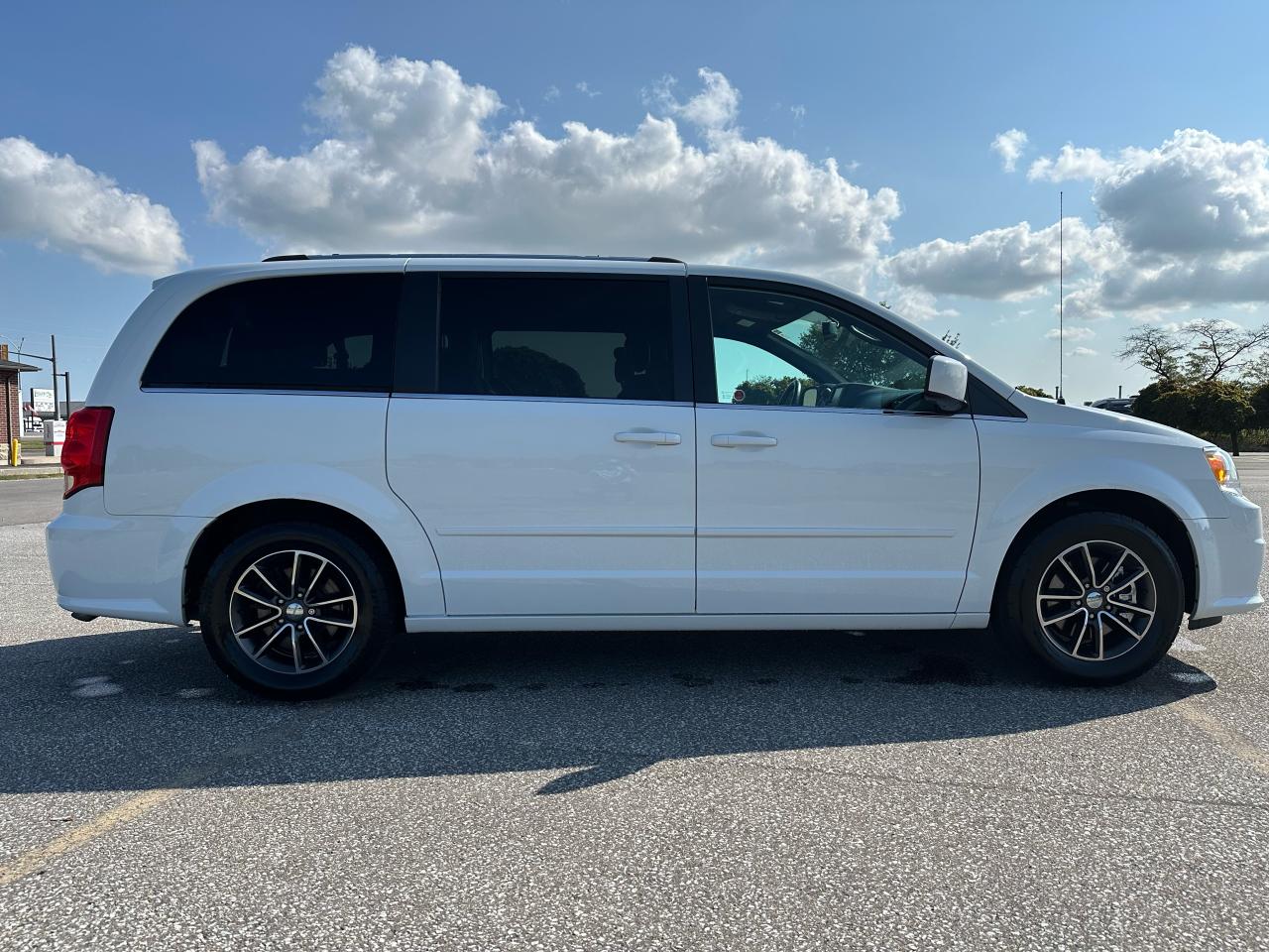 2017 Dodge Grand Caravan SXT Premium Plus - Photo #6