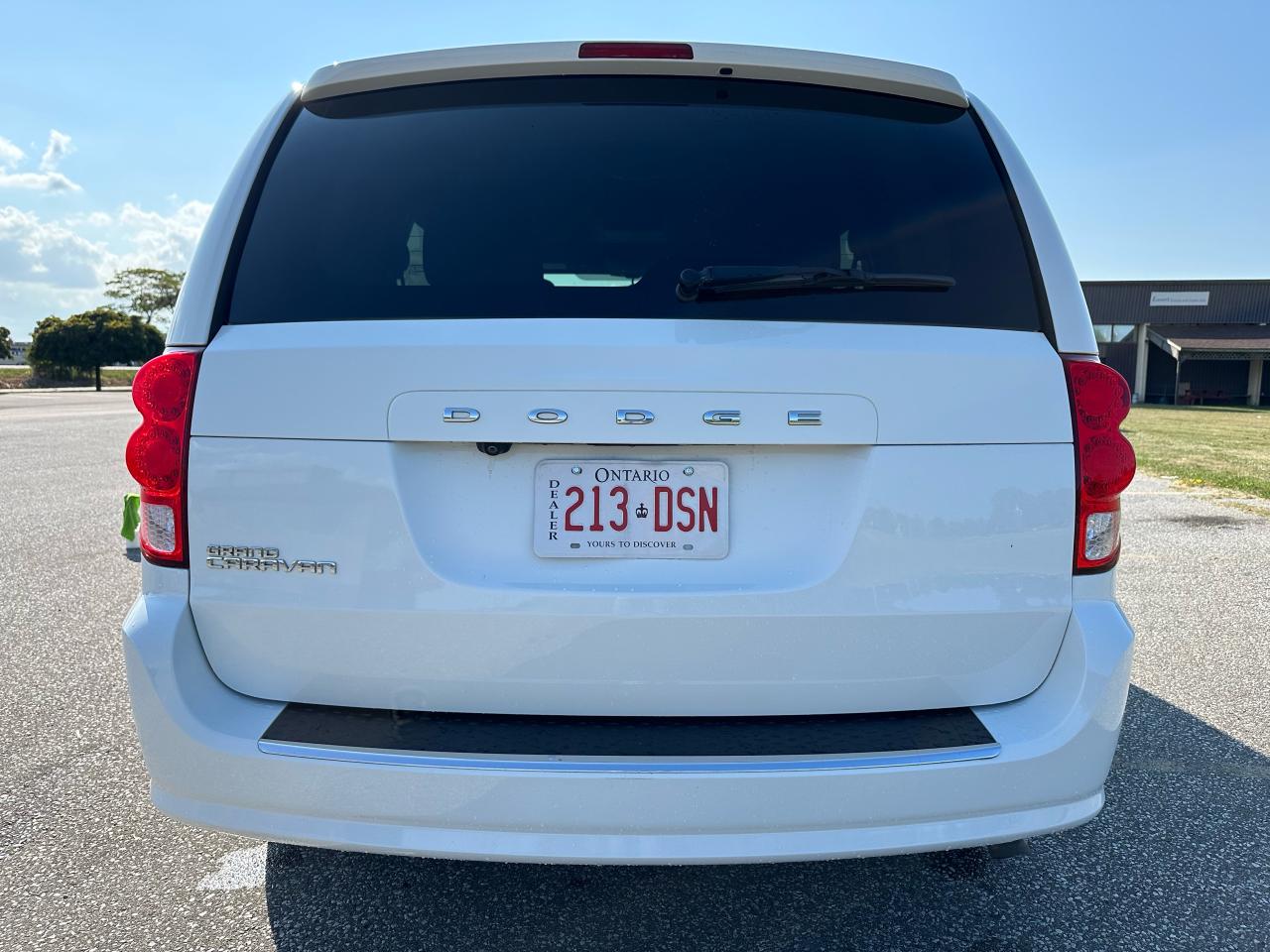2017 Dodge Grand Caravan SXT Premium Plus - Photo #4