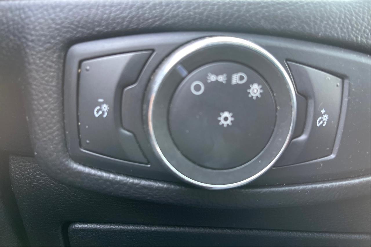 2017 Ford Edge SEL - Photo #17