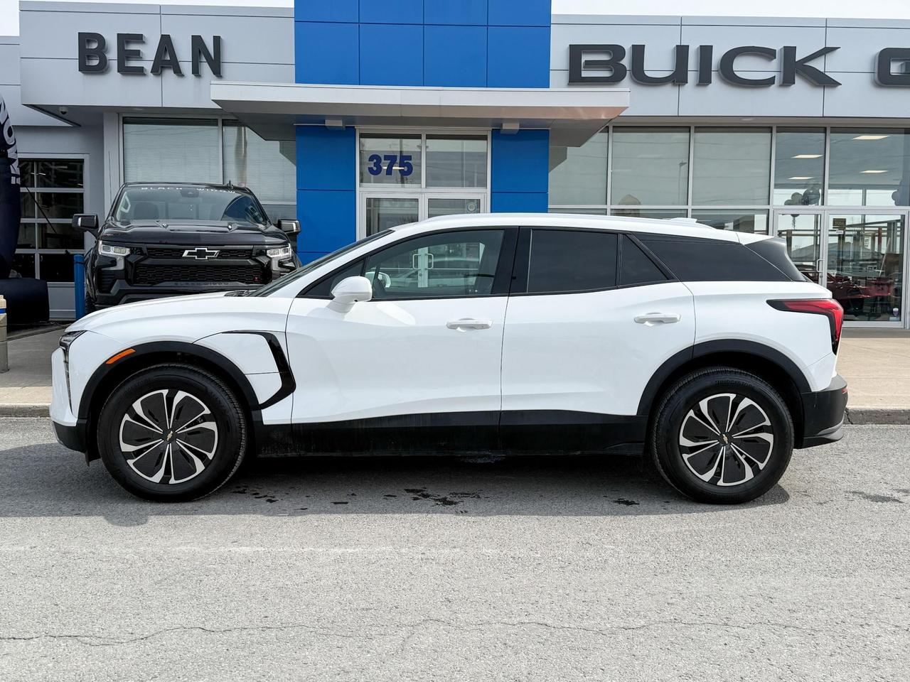2025 Chevrolet Blazer EV LT FULLY ELECTRIC WITH REMOTE START/ENTRY, HEATED SEATS, HEATED STEERING WHEEL, POWER LIFTGATE, HD SURROUND VISION Photo5