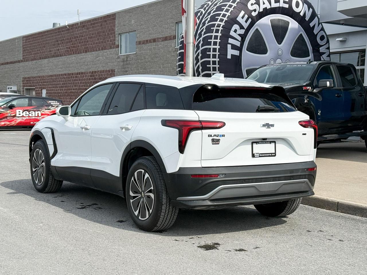 2025 Chevrolet Blazer EV LT FULLY ELECTRIC WITH REMOTE START/ENTRY, HEATED SEATS, HEATED STEERING WHEEL, POWER LIFTGATE, HD SURROUND VISION Photo