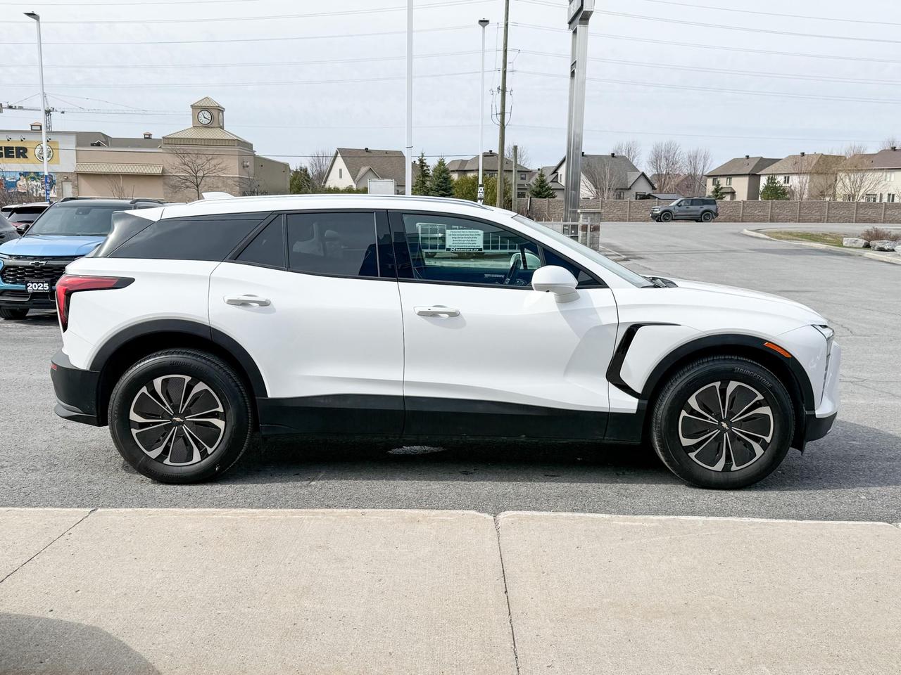 2025 Chevrolet Blazer EV LT FULLY ELECTRIC WITH REMOTE START/ENTRY, HEATED SEATS, HEATED STEERING WHEEL, POWER LIFTGATE, HD SURROUND VISION Photo