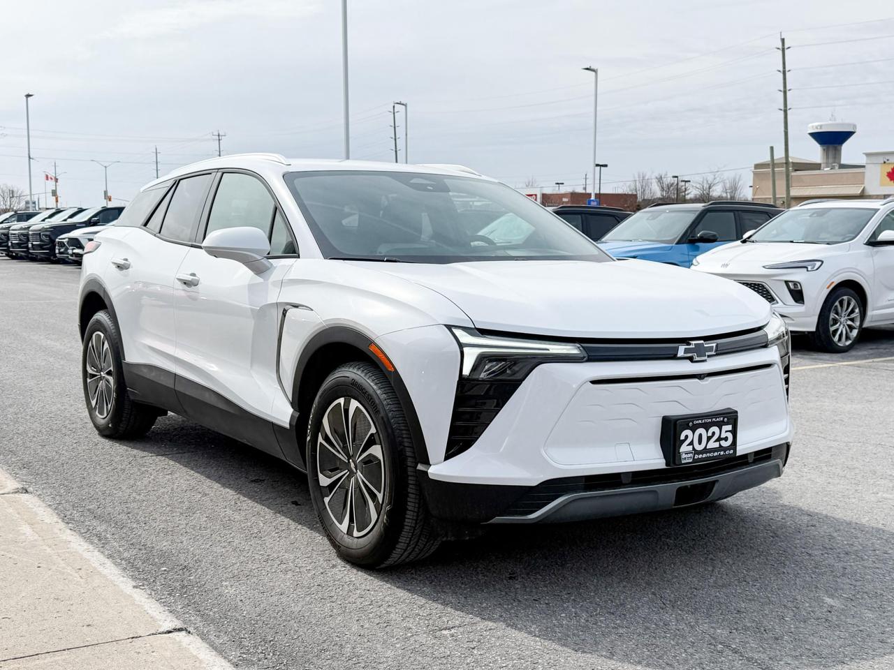 2025 Chevrolet Blazer EV LT FULLY ELECTRIC WITH REMOTE START/ENTRY, HEATED SEATS, HEATED STEERING WHEEL, POWER LIFTGATE, HD SURROUND VISION Photo
