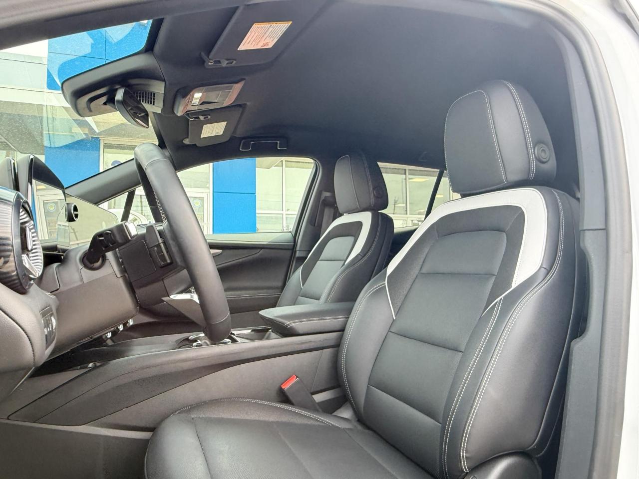 2025 Chevrolet Blazer EV LT FULLY ELECTRIC WITH REMOTE START/ENTRY, HEATED SEATS, HEATED STEERING WHEEL, POWER LIFTGATE, HD SURROUND VISION Photo