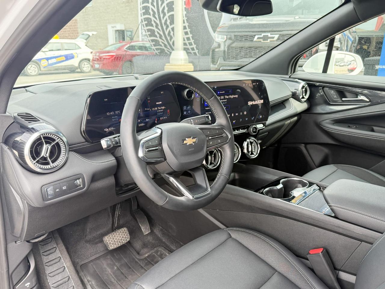 2025 Chevrolet Blazer EV LT FULLY ELECTRIC WITH REMOTE START/ENTRY, HEATED SEATS, HEATED STEERING WHEEL, POWER LIFTGATE, HD SURROUND VISION Photo