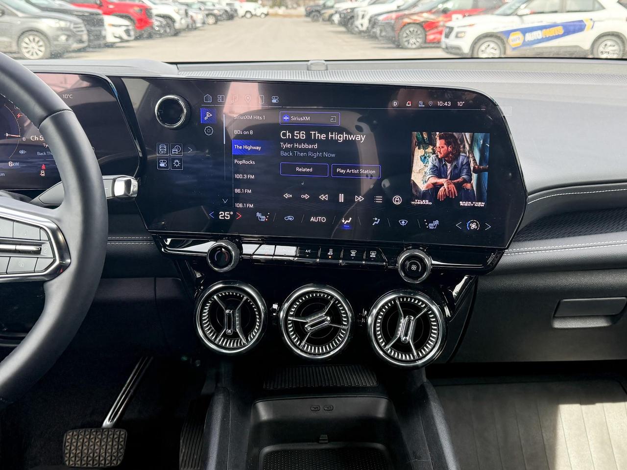 2025 Chevrolet Blazer EV LT FULLY ELECTRIC WITH REMOTE START/ENTRY, HEATED SEATS, HEATED STEERING WHEEL, POWER LIFTGATE, HD SURROUND VISION Photo