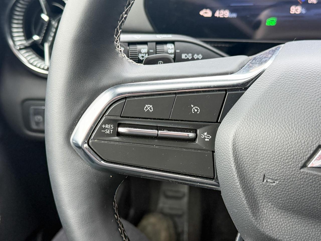2025 Chevrolet Blazer EV LT FULLY ELECTRIC WITH REMOTE START/ENTRY, HEATED SEATS, HEATED STEERING WHEEL, POWER LIFTGATE, HD SURROUND VISION Photo