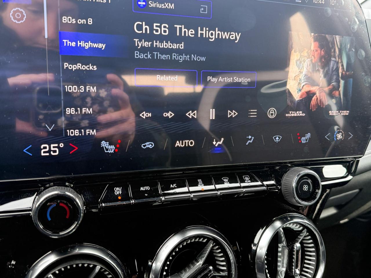 2025 Chevrolet Blazer EV LT FULLY ELECTRIC WITH REMOTE START/ENTRY, HEATED SEATS, HEATED STEERING WHEEL, POWER LIFTGATE, HD SURROUND VISION Photo