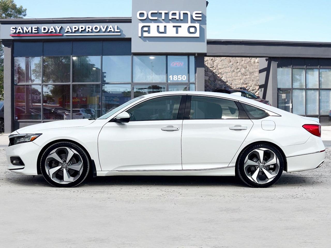 2019 Honda Accord Touring 2.0T 10A - Photo #3