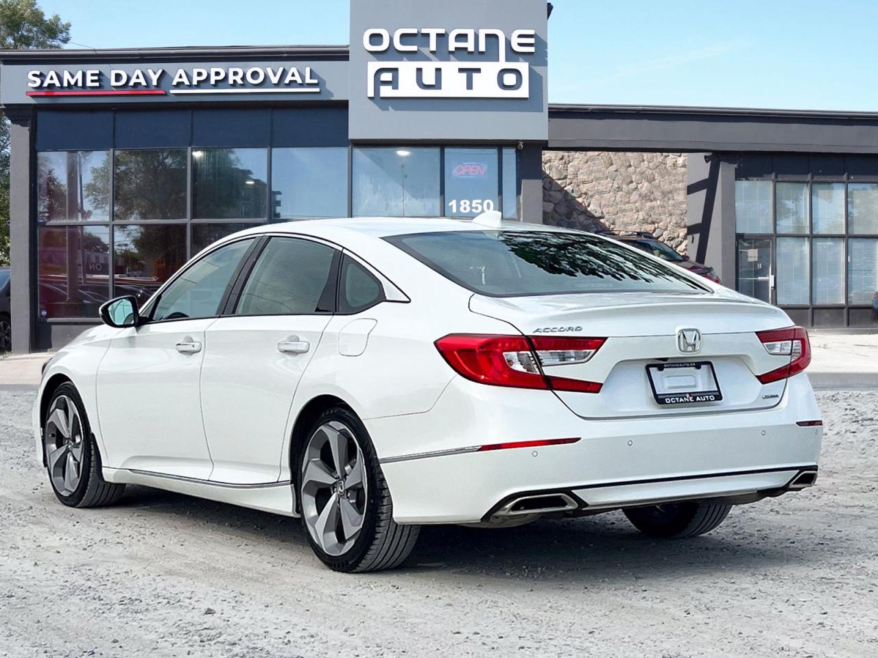 2019 Honda Accord Touring 2.0T 10A - Photo #4