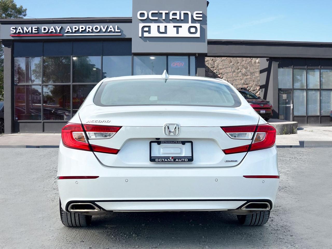 2019 Honda Accord Touring 2.0T 10A - Photo #5