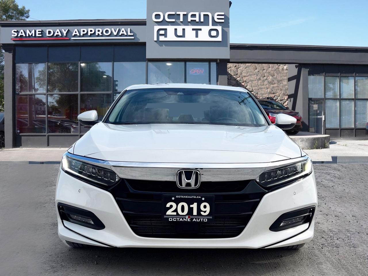 2019 Honda Accord Touring 2.0T 10A - Photo #2