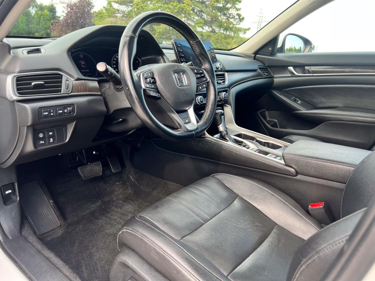 2019 Honda Accord Touring 2.0T 10A - Photo #10