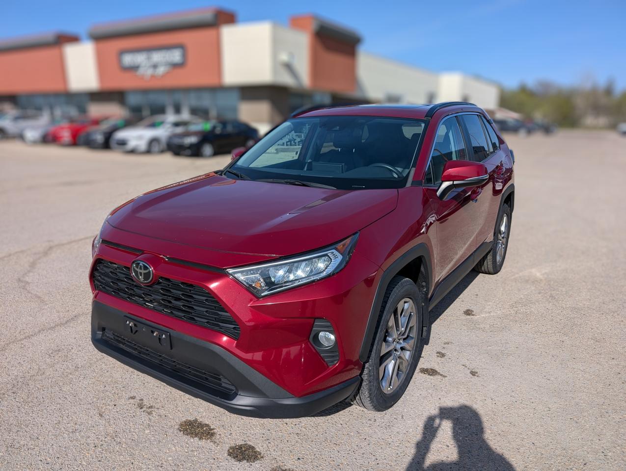2020 Toyota RAV4 XLE | No Accidents | Adaptive Cruise | Leather
