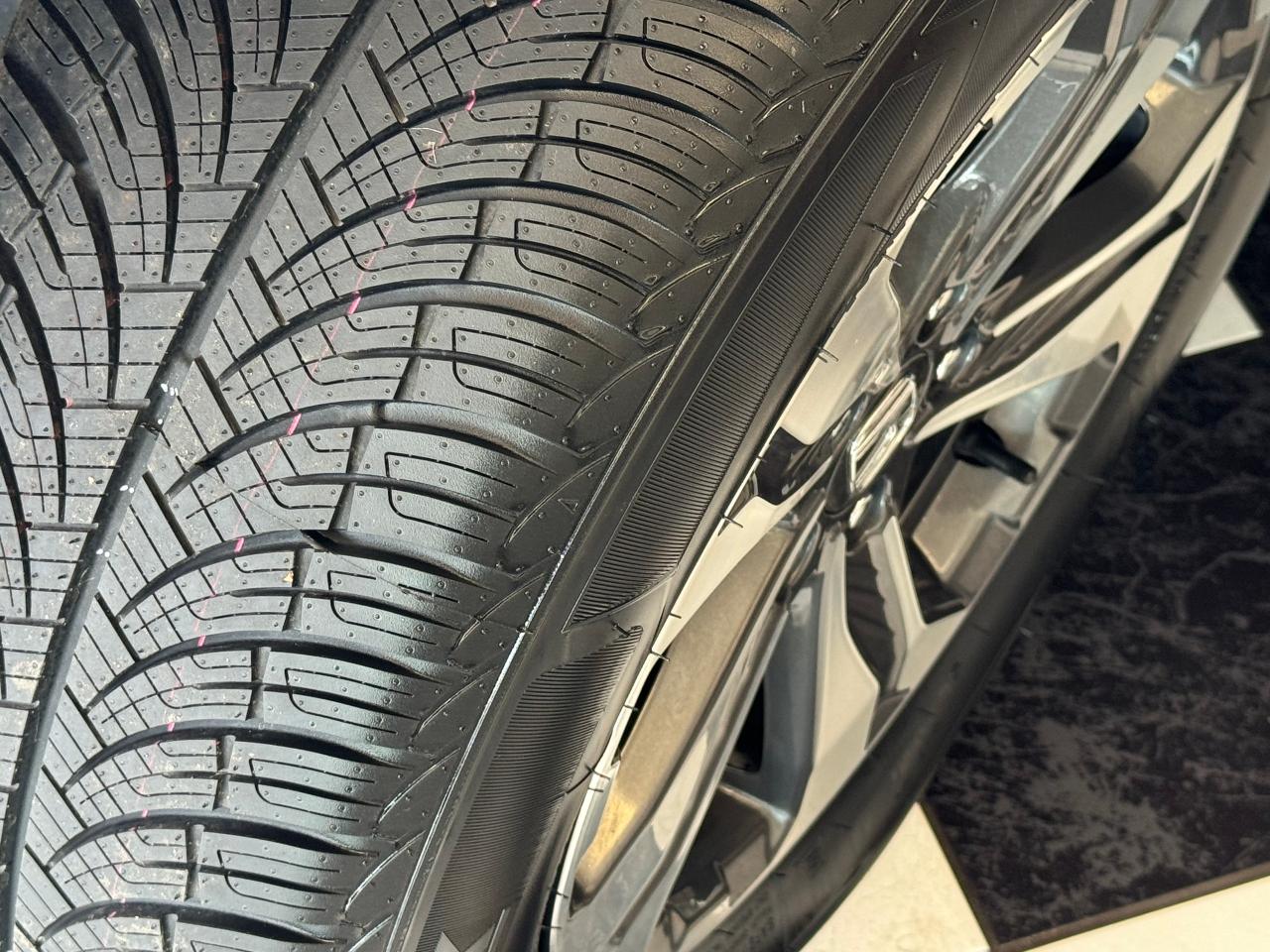 2019 Honda CR-V LX AWD LIKE NEW+New Tires+Honda Sense+CLEAN CARFAX - Photo #4