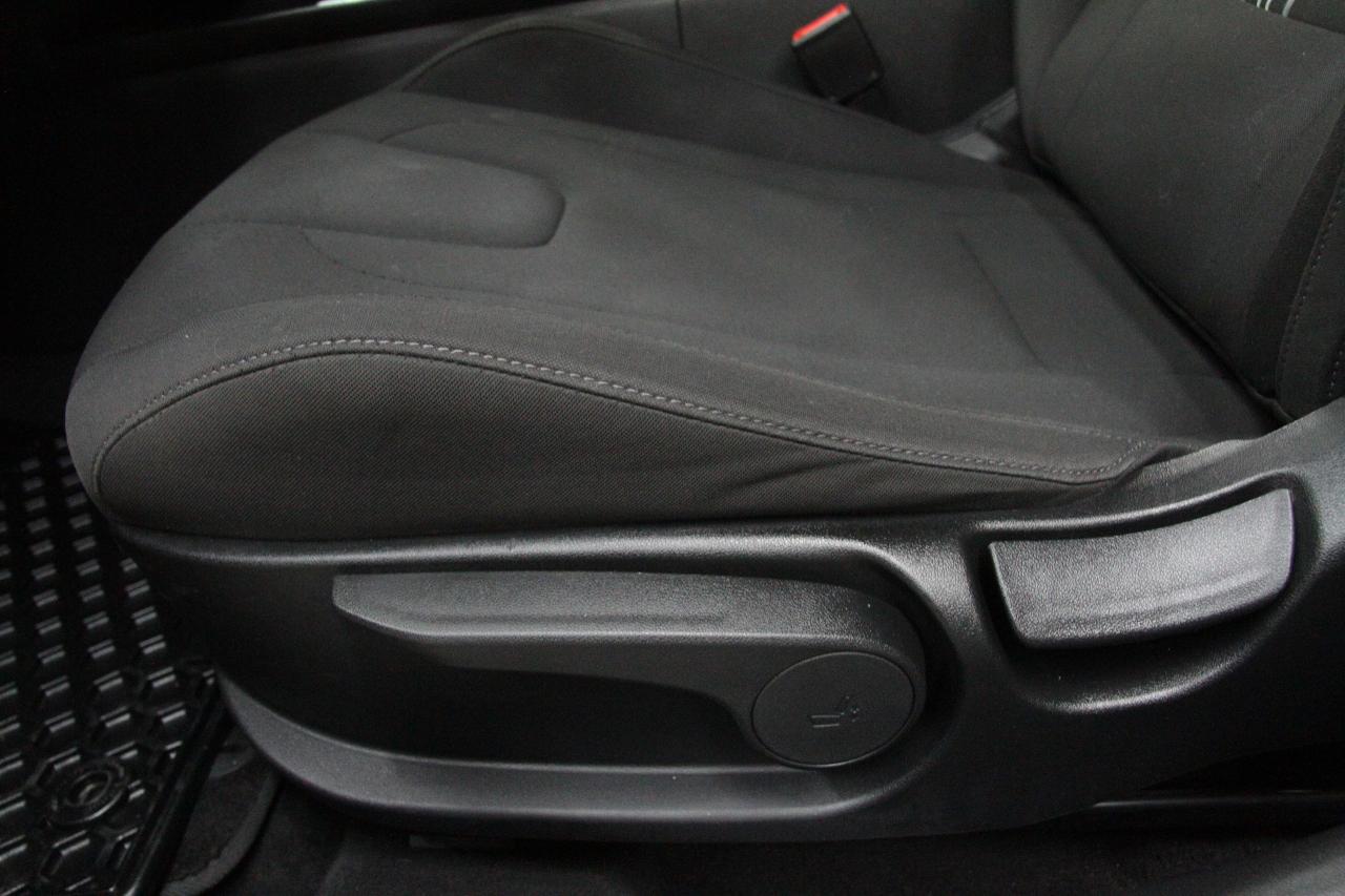 2022 Hyundai Elantra PREFERRED | Sun&Tech Pkg | Heated Seats | CarPlay