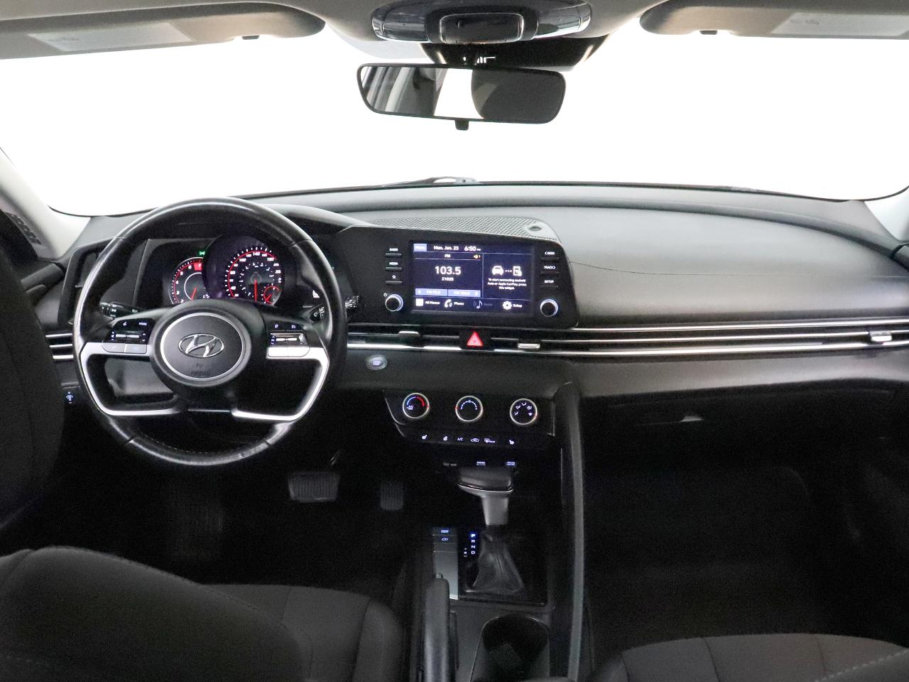 2022 Hyundai Elantra PREFERRED | Sun&Tech Pkg | Heated Seats | CarPlay
