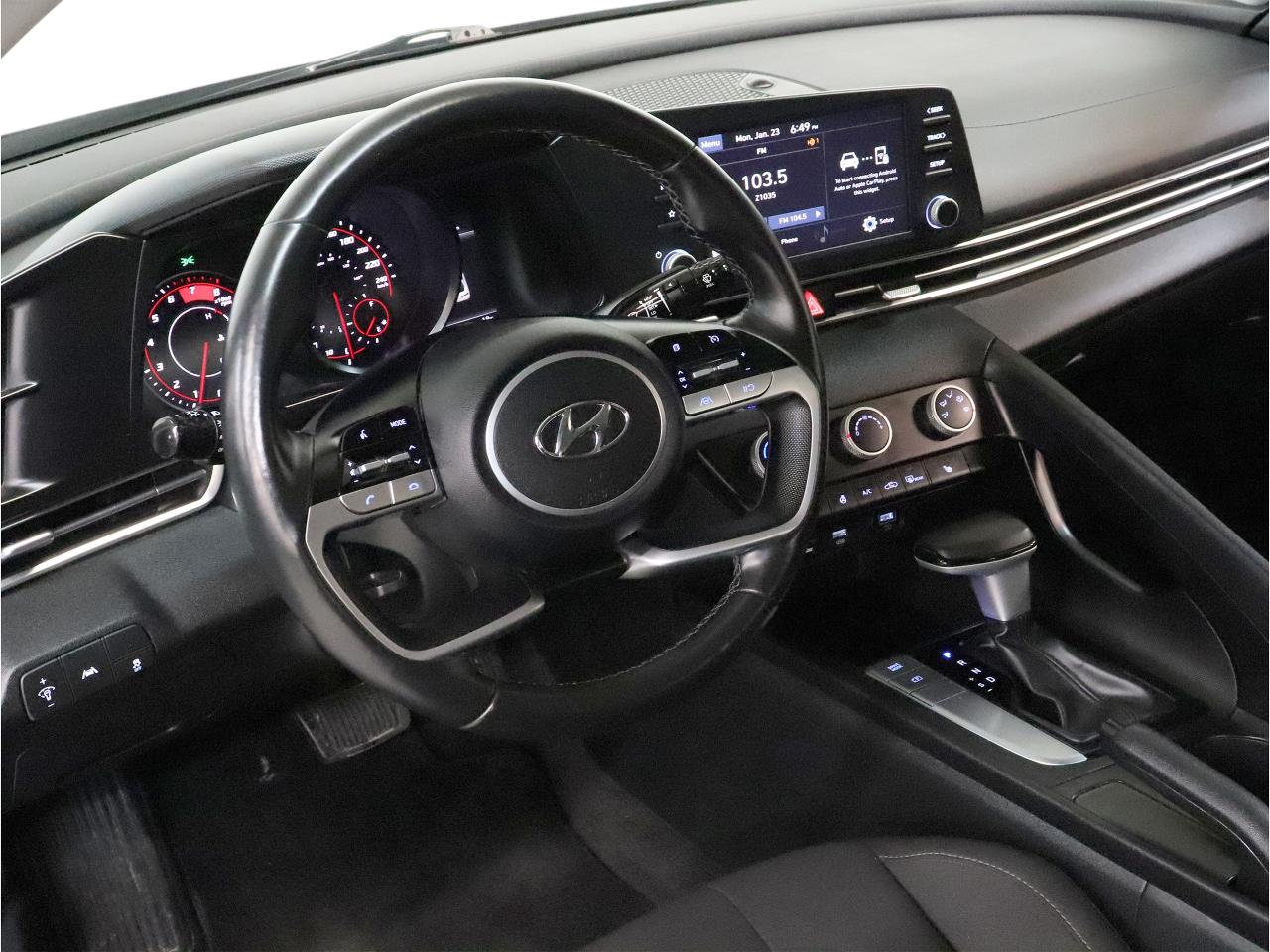 2022 Hyundai Elantra PREFERRED | Sun&Tech Pkg | Heated Seats | CarPlay