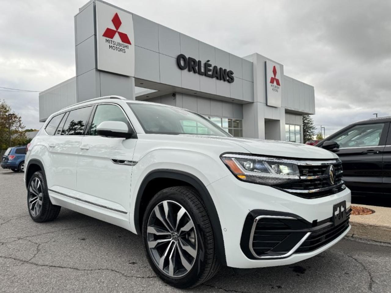 Used 2023 Volkswagen Atlas Execline R-LINE for sale in Orléans, ON