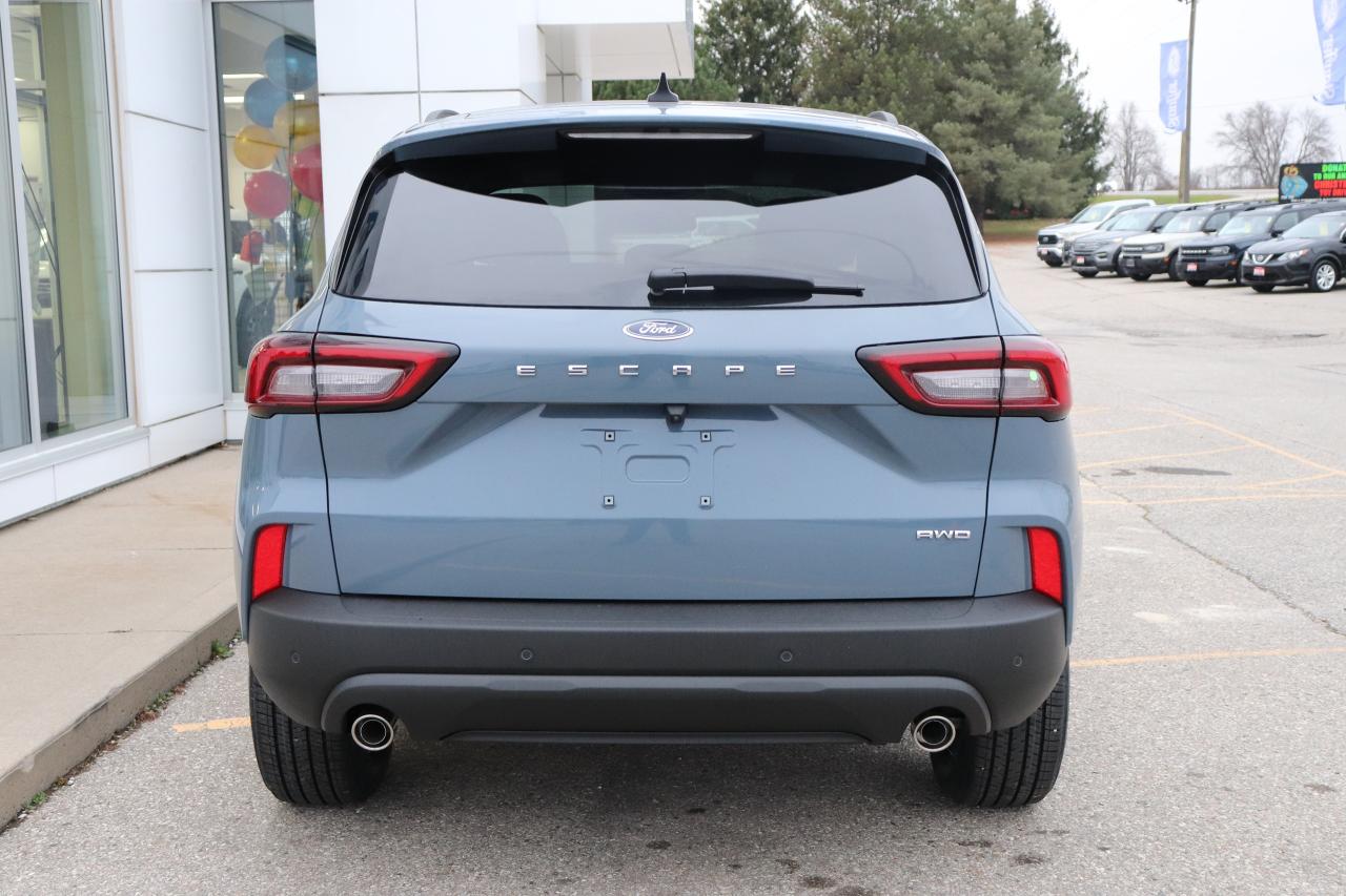 2025 Ford Escape ST-Line Select AWD Photo2