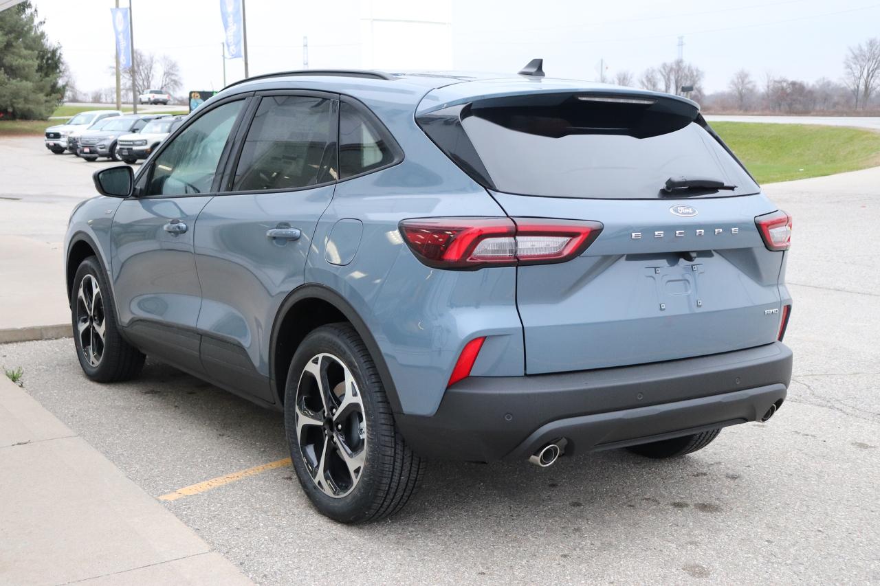 2025 Ford Escape ST-Line Select AWD Photo3