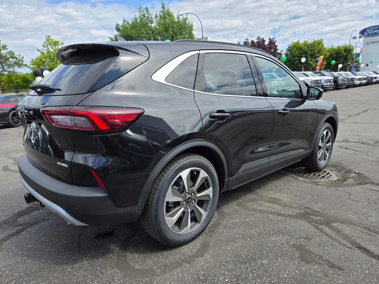2025 Ford Escape Platinum Photo4