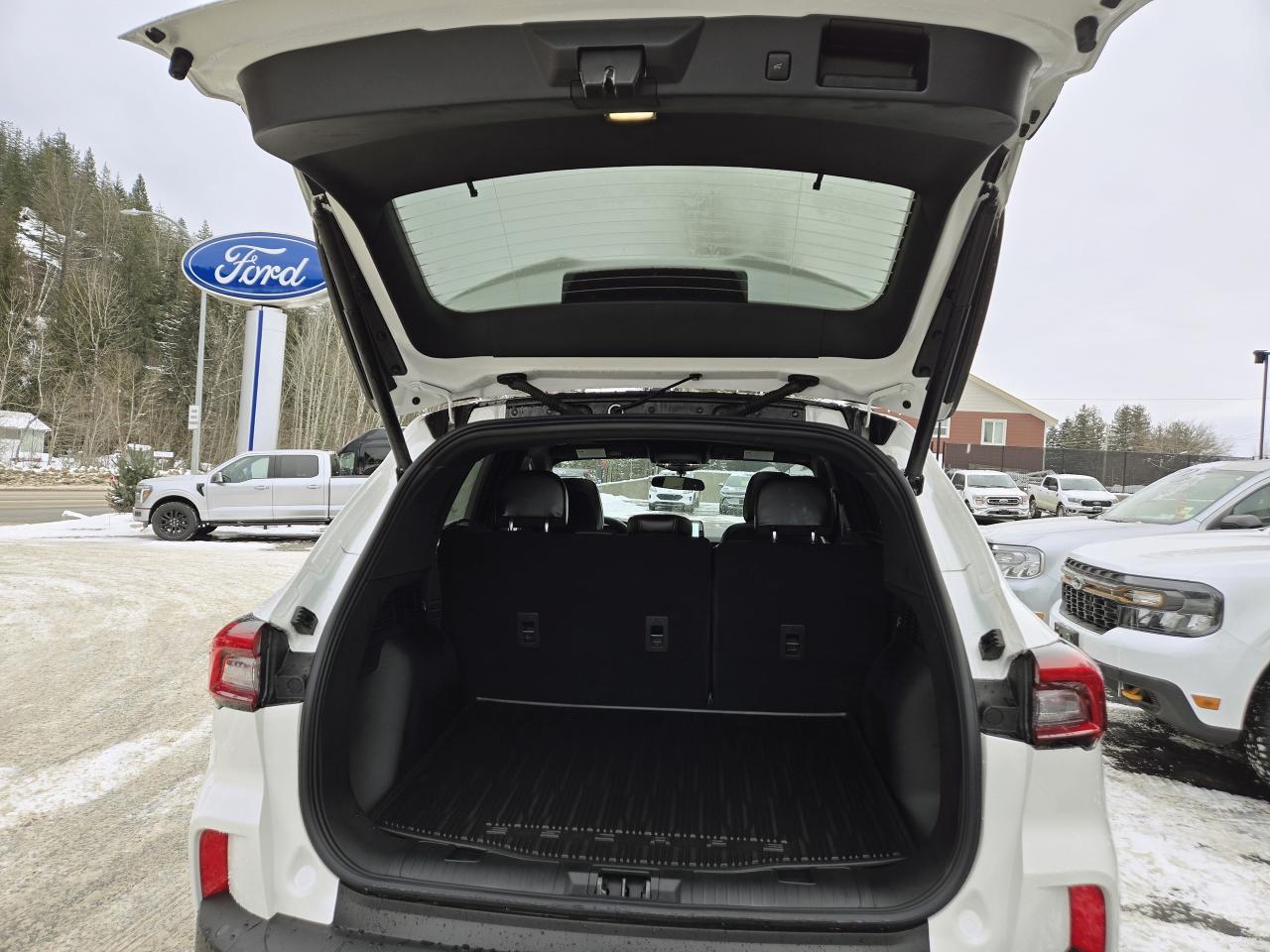 2025 Ford Escape ST-Line Select Photo5