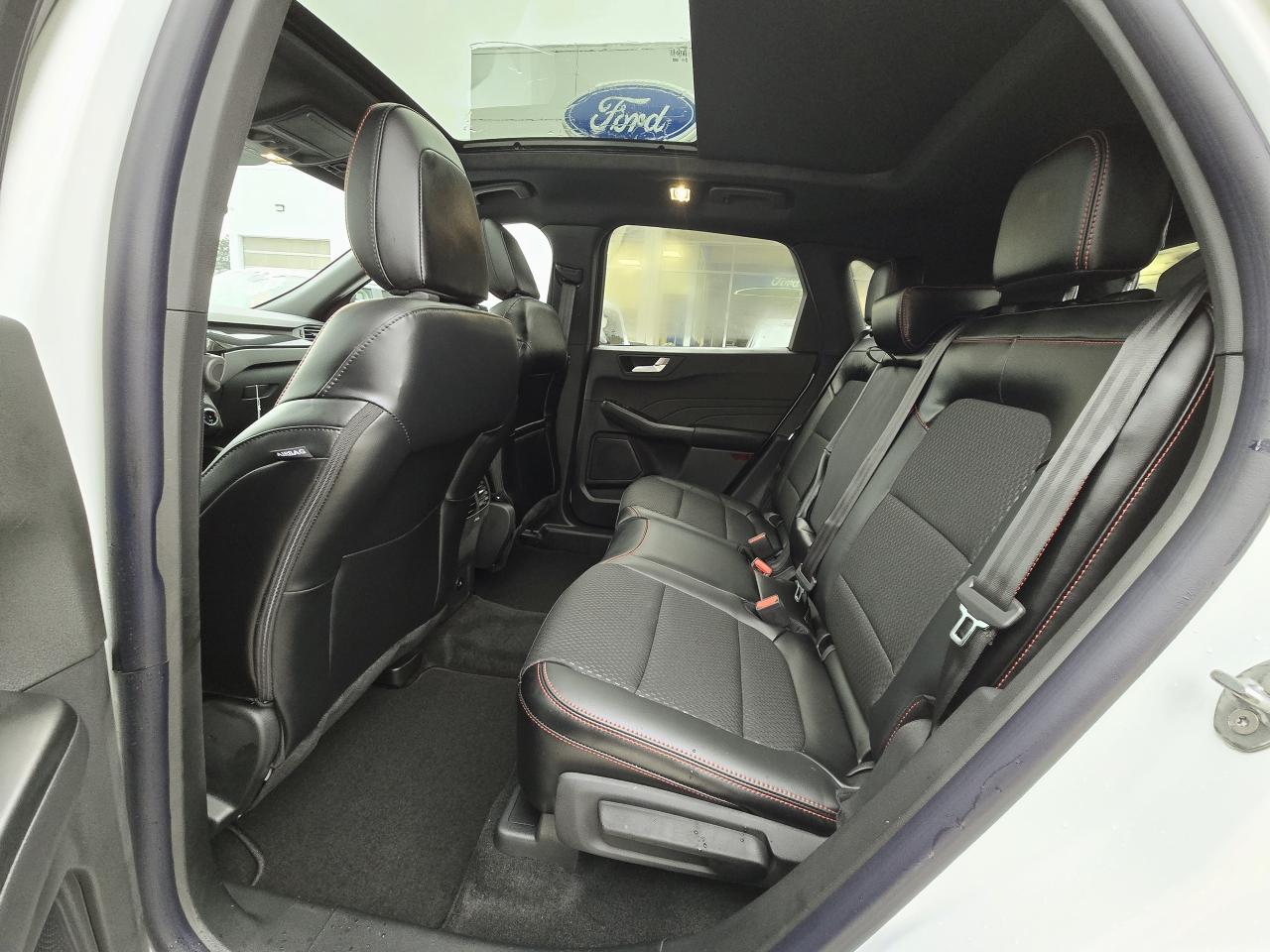 2025 Ford Escape ST-Line Select Photo5