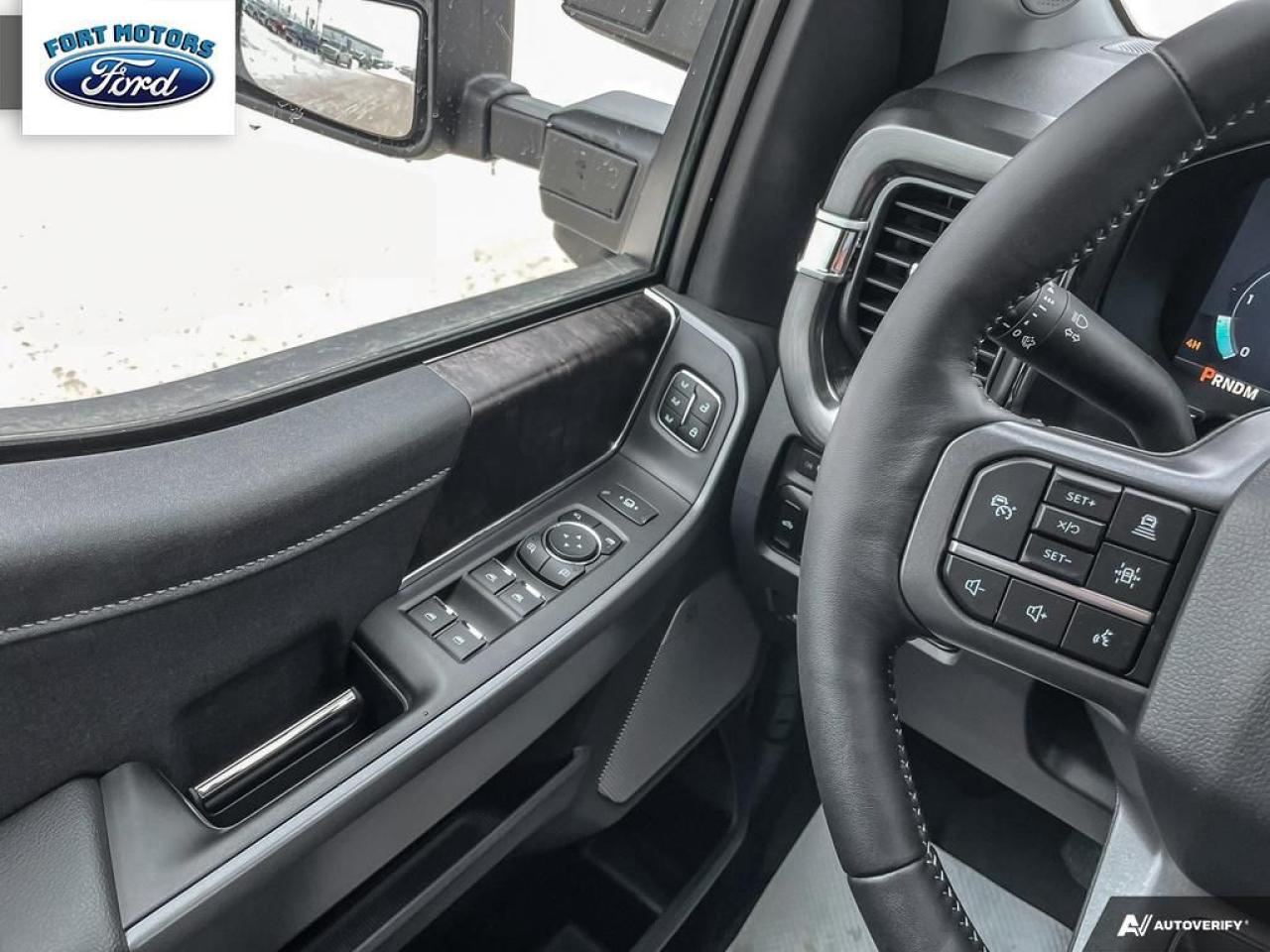 2024 Ford SUPERDUTY F-350® Lariat® Photo5