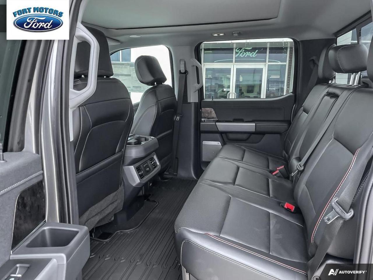 2024 Ford SUPERDUTY F-350® Lariat® Photo5
