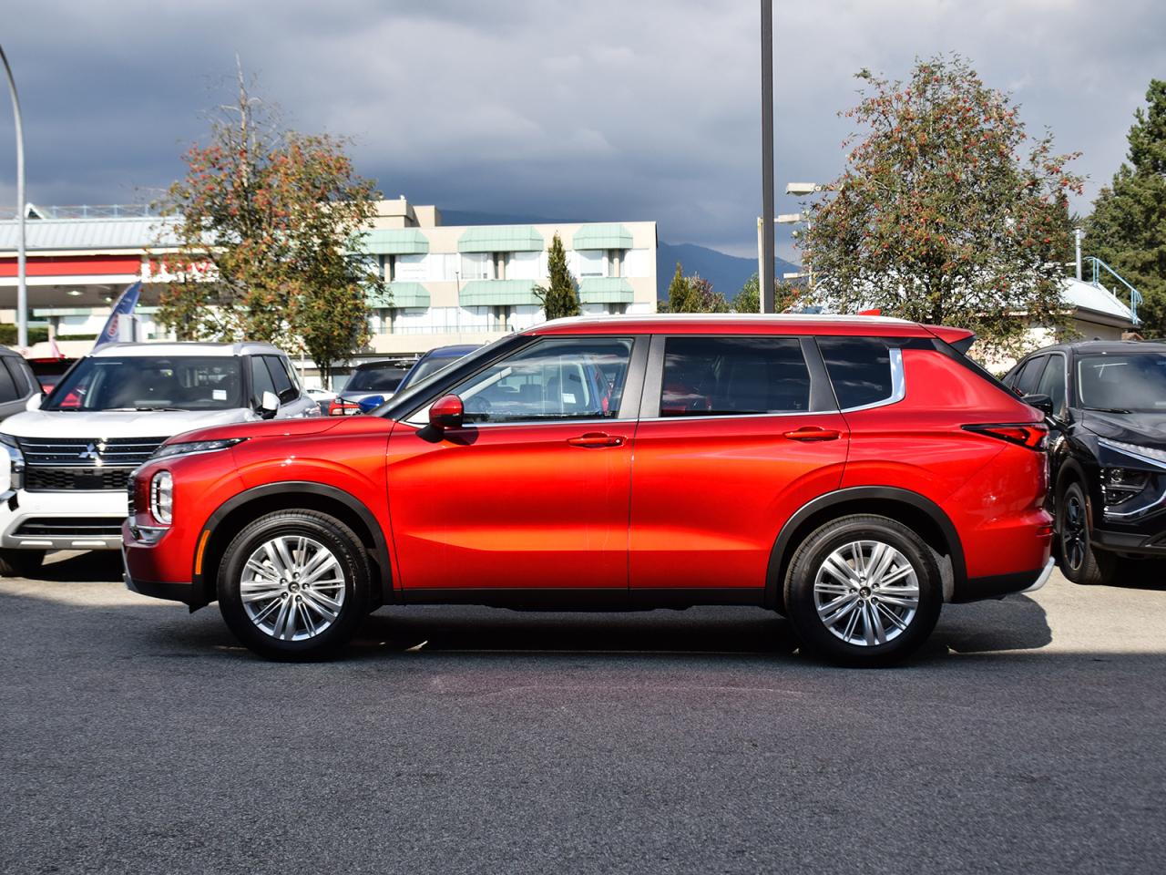 New 2024 Mitsubishi Outlander SE - Heated Seats, Sunroof, Power Liftgate for sale in Coquitlam, BC