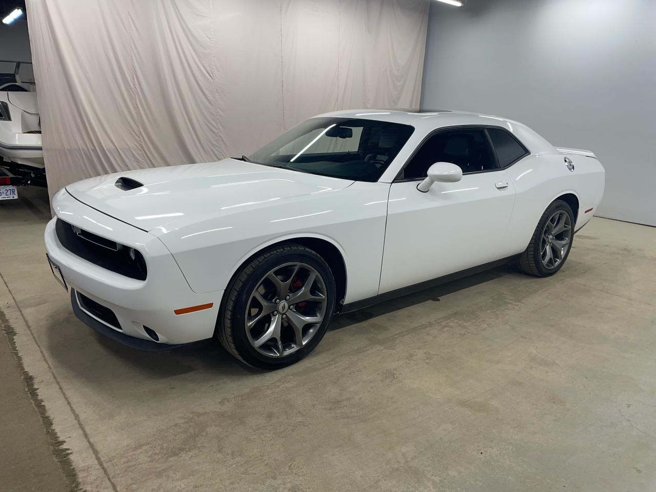 2017 Dodge Challenger SXT Plus Photo3