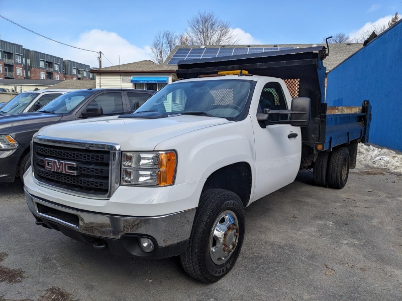 Used 2013 GMC Sierra 3500 Dually Dump 4x4 for sale in Kingston, ON