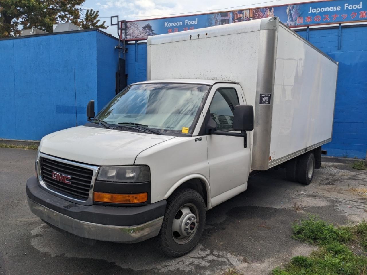 Used 2014 GMC Savana Cube Van 16ft for sale in Kingston, ON