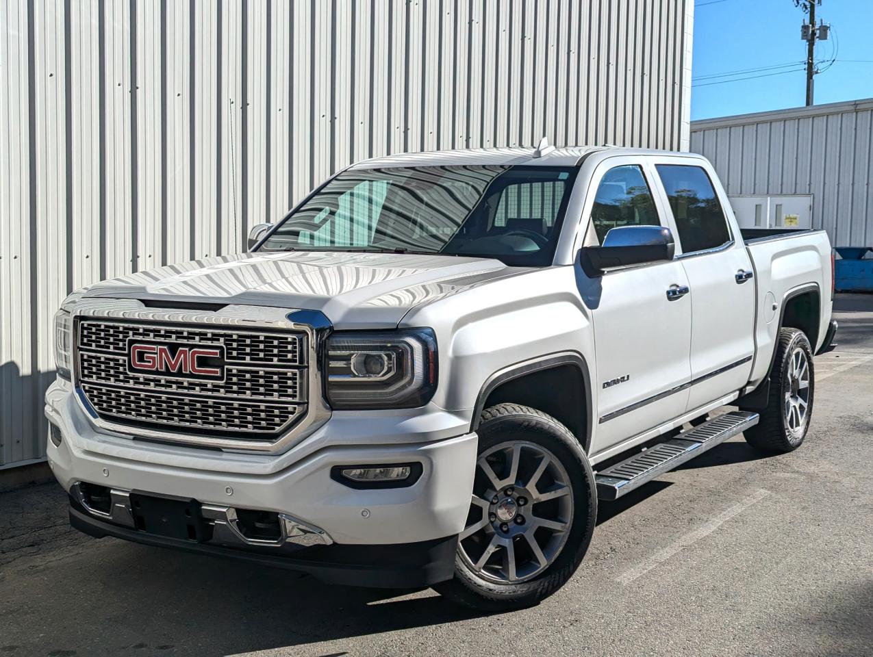 Used 2018 GMC Sierra 1500 Denali $345 BI-WEEKLY - NEW TIRES, NEW FRONT STRUTS, WELL MAINTAINED, LOCAL TRADE, LOWER THAN AVERAGE MILEAGE for sale in Cranbrook, BC