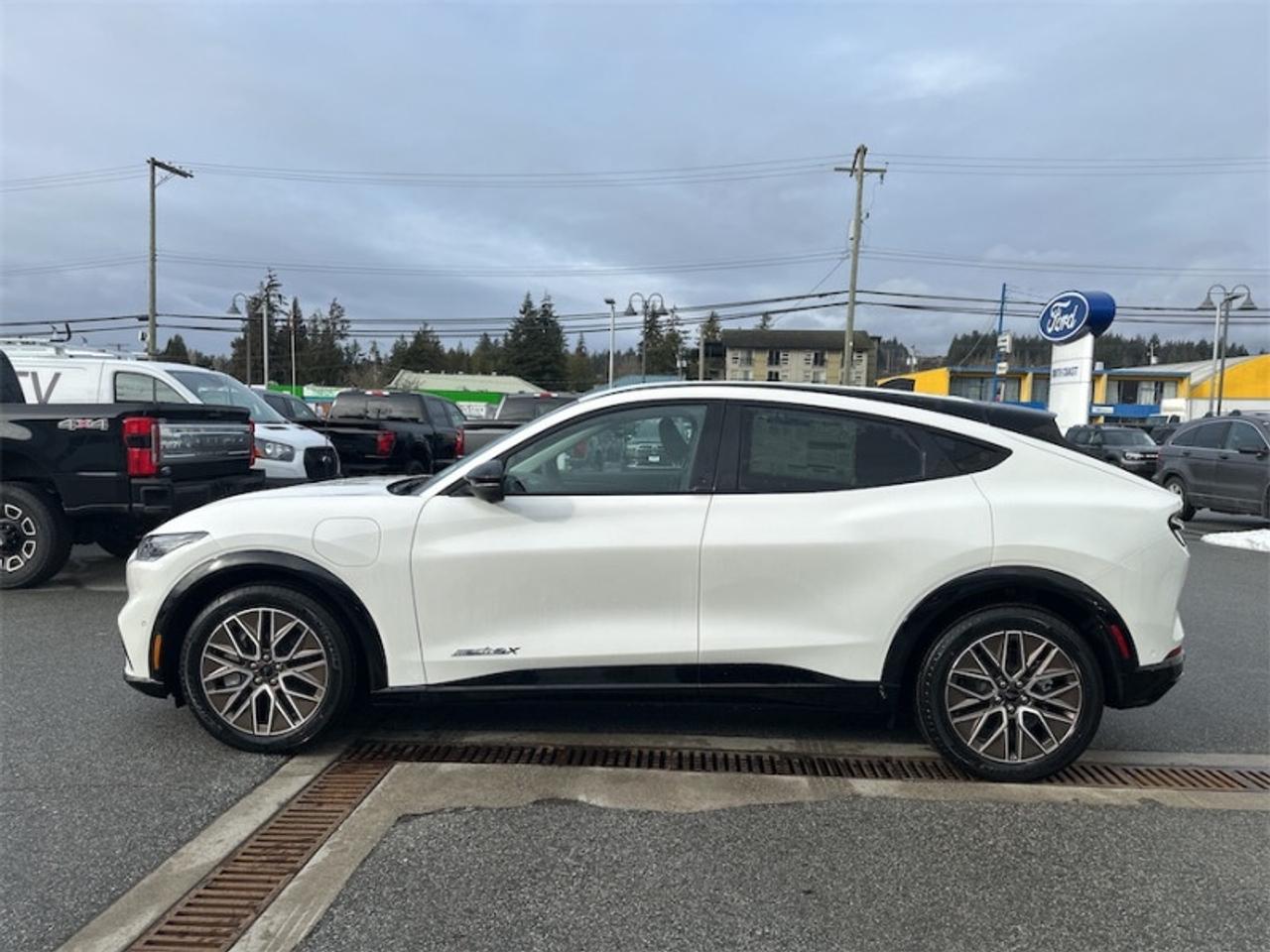 2024 Ford Mustang Mach-E Premium AWD Photo1