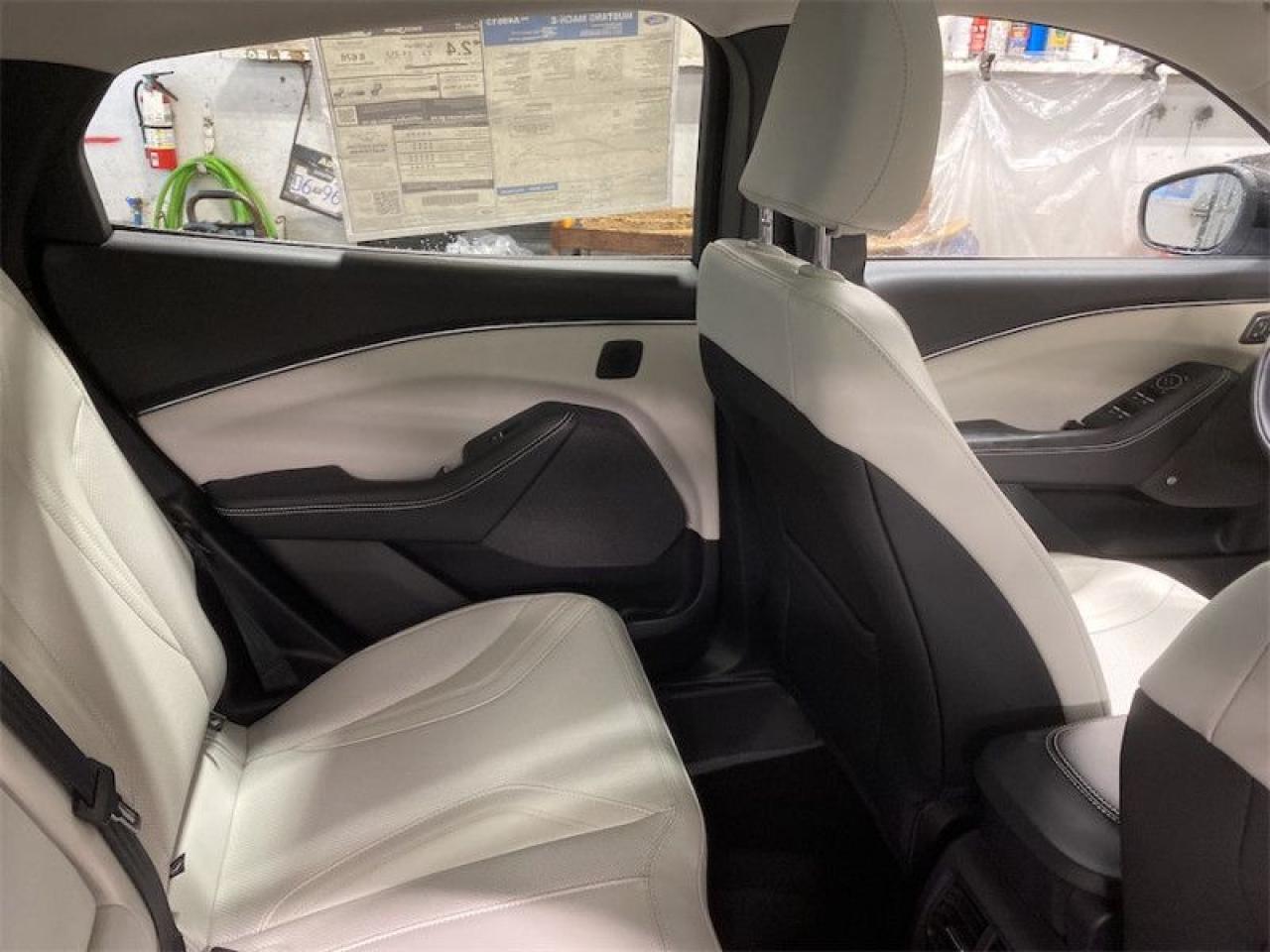 2024 Ford Mustang Mach-E Premium AWD  - Sunroof Photo5