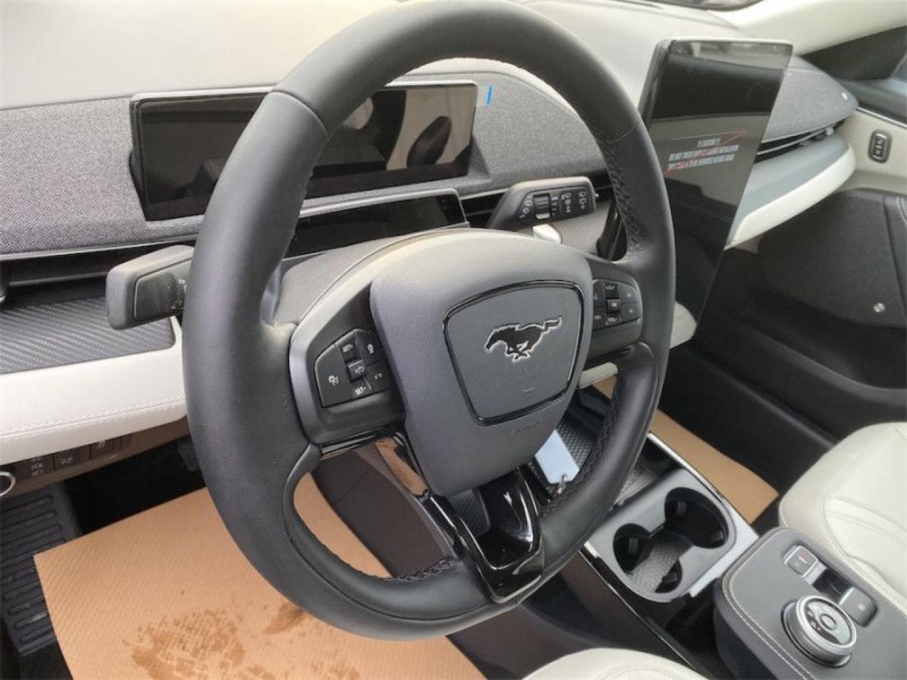2024 Ford Mustang Mach-E Premium AWD  - Sunroof Photo5