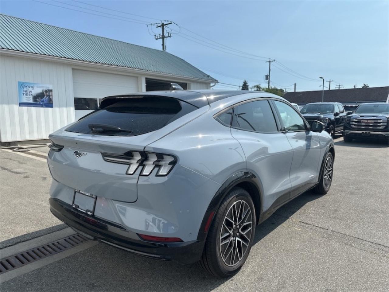 2024 Ford Mustang Mach-E Premium AWD  - Sunroof Photo4