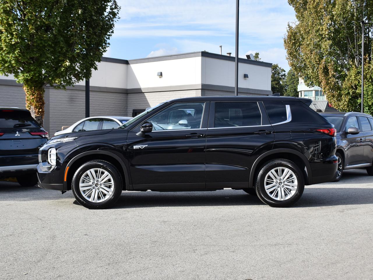 New 2025 Mitsubishi Outlander Phev ES - Heated Seats, Apple Carplay/Android Auto for sale in Coquitlam, BC