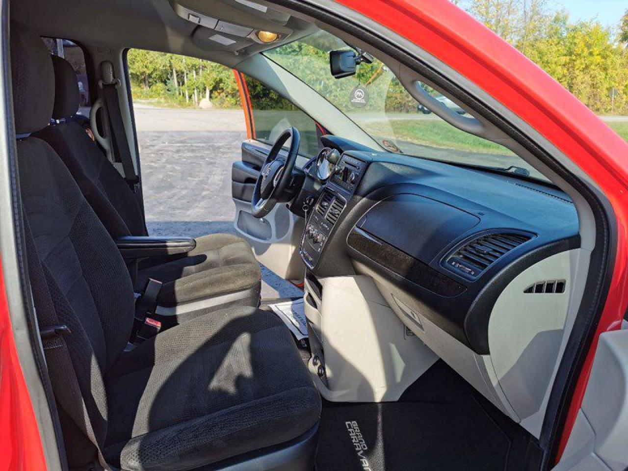 2015 Dodge Grand Caravan SE - Photo #25