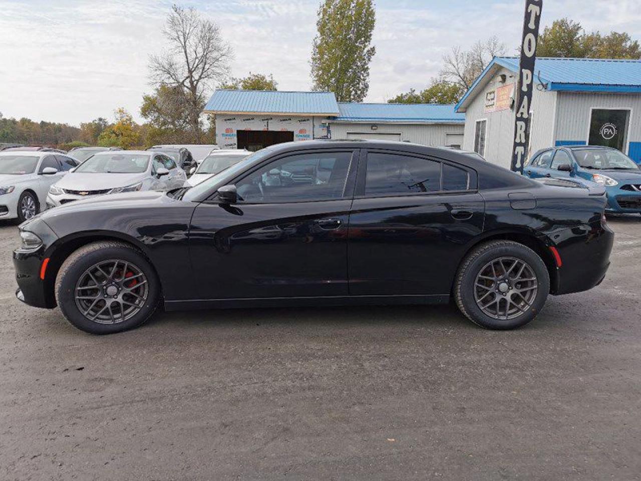 2017 Dodge Charger SXT - Photo #2